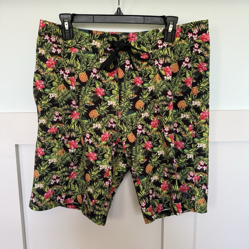Avid‎ Boardshorts 32 Black All Over Pineapple 10" Inseam Floral Hawaiian Trunks
